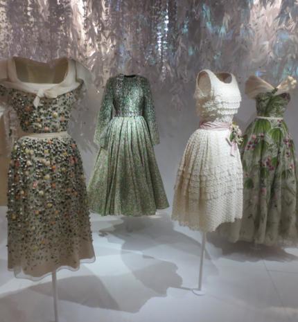 A stílus és a divat rajongóinak mennyországa - Dior kiállítás