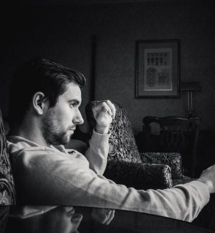 A férfi minden pillanatban csajozik!