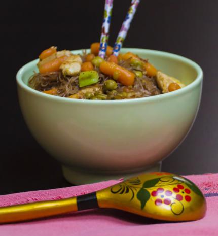 Pár perces ebéd ötlet: pirított ragacsos üvegtészta