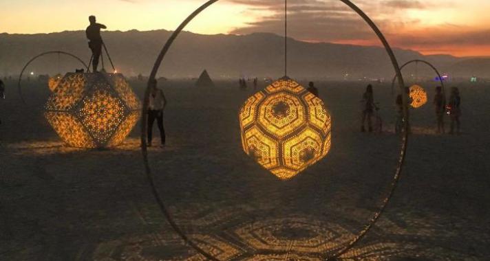 10 kép a Burning Man-ről, ami után alig fogod várni a nyarat és a fesztivál szezont