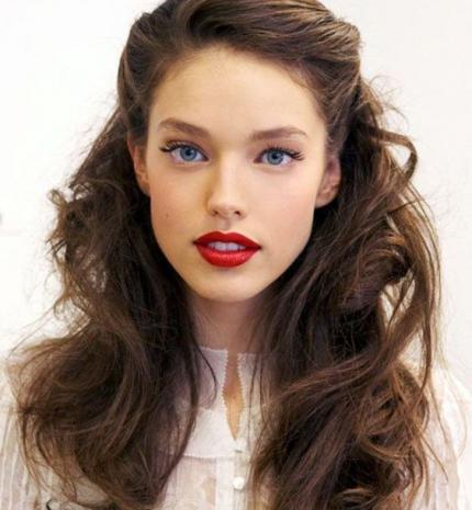 Top10: smink ötletek karácsonyra, piros rúzzsal a főszerepben