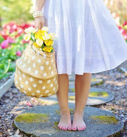 Földelés-avagy mi történik a testeddel, ha mezítláb jársz?