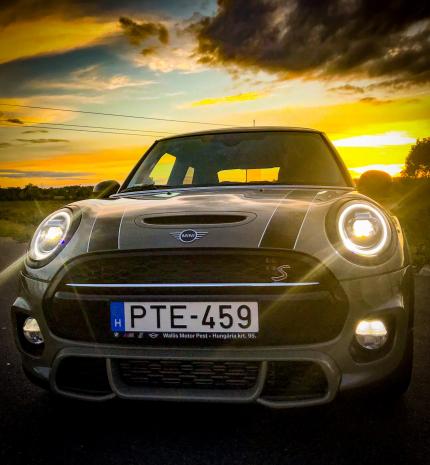 Egy igazi klasszikus stílusos megújulása - kipróbáltuk az új MINI Cooper-t