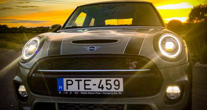 Egy igazi klasszikus stílusos megújulása - kipróbáltuk az új MINI Cooper-t