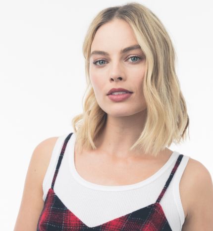 Stílusiskola: Margot Robbie utcai outfitjei