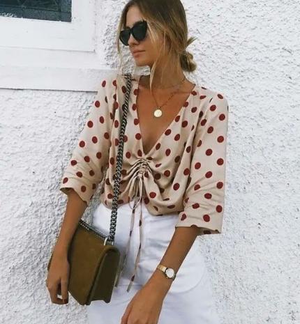 Stílusiskola: így viselj nyáron laza blúzokat