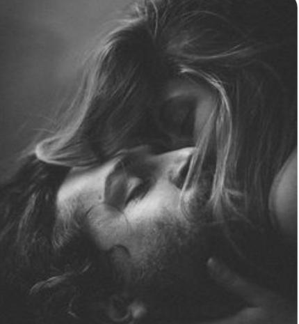 Az igazi szerelem nem függő ragaszkodás