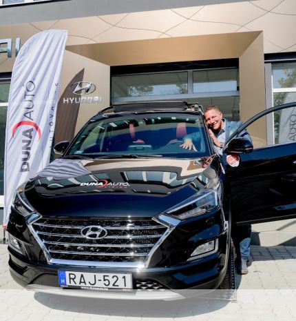 Korda Gyorgy Alomszep Luxusautoval Ajandekozta Meg Feleseget