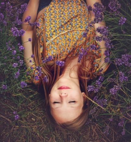 Minden nőnek, akinek a mosolya mögött szorongás lapul