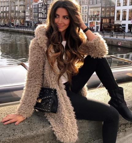 Stílusiskola - így viseld az alapdarabokat télen: szőrös kabátok