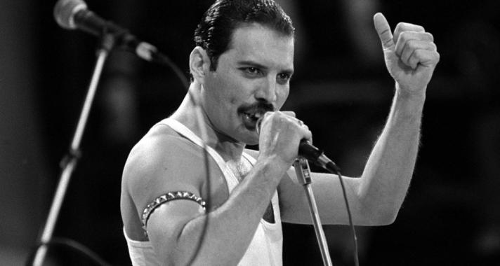 'Sok ezren szeretnek engem, mégis a világ legmagányosabb emberének érzem magam.' - Idézetek Freddie Mercury-tól