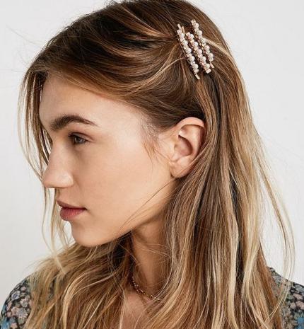 Tavaszi trend tipp: kiegészítők, amikkel divatos lehet a frizurád