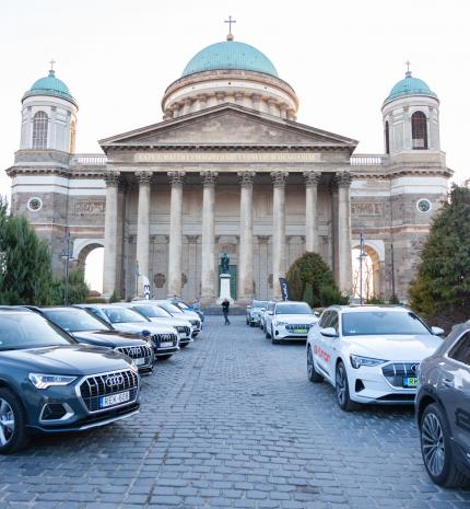 Kipróbáltuk a világ legjobb elektromos autóját, az Audi e-tront