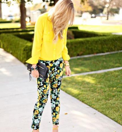 Stílusiskola: a legjobb outfit ötletek virágmintás nadrágokkal
