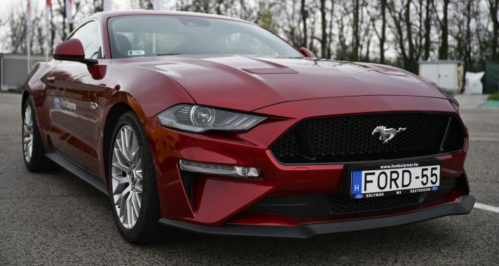 Akinek jól áll a kor - 55 éves a Ford Mustang