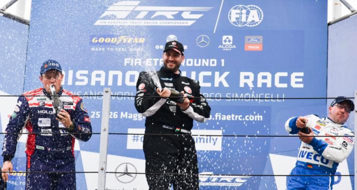 Dobogóval hálálná meg szurkolóinak a biztatást Kiss Norbert a Hungaroringen