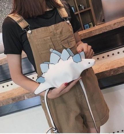 Stílusiskola: elő a meghökkentő táskákkal!