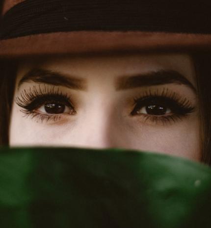 Mindent a barna szemű emberekről