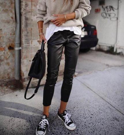 Stílusiskola: így viseld az alapdarabokat ősszel - tornacipő