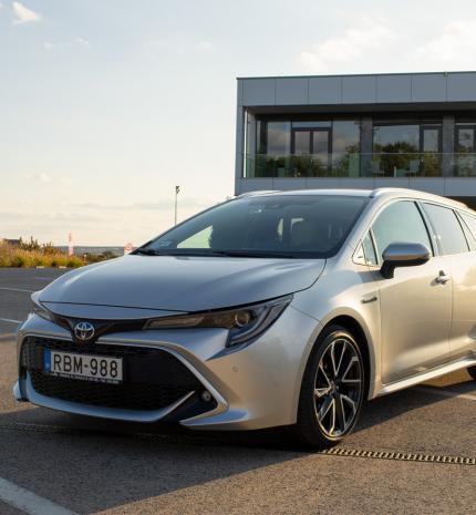 Nem politikai választás - Toyota Corolla Touring Sports 2.0 hibrid