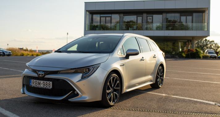Nem politikai választás - Toyota Corolla Touring Sports 2.0 hibrid