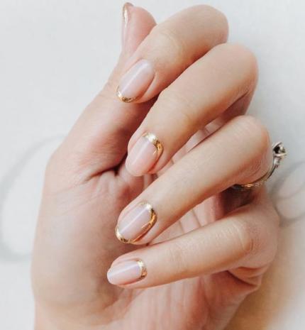Top10: kifinomult elegancia - arany színű manikűr ötletek
