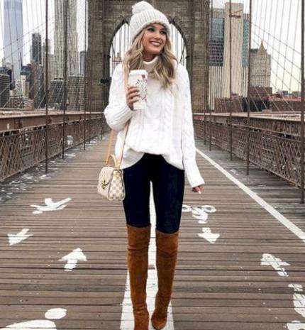 Stílusiskola: így viseld a tél kedvenc alapdarabját, a fehér kötött pulcsit