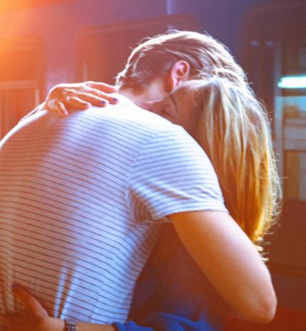 Melletted magányosan