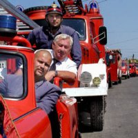 Kilopták a vizet a tűzoltókocsiból - , divat, életmód, stílus