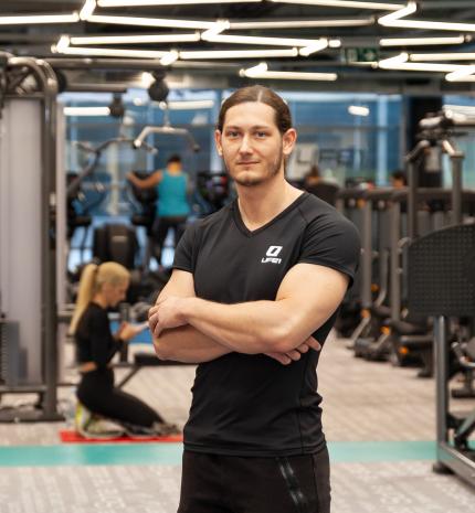 'Az edzőnek társnak kell lenni a célok eléréséig vezető úton' - Interjú Zavesicki Richárd személyi edzővel