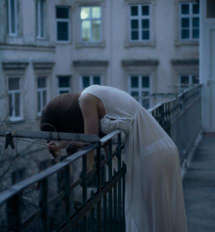 Nem lehet önmagunk elől más ölelésébe menekülni