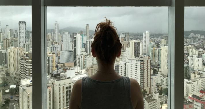 A világ most azt kéri, hogy vedd észre magad