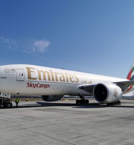 Folyamatosan szállítja az arcmaszkokat és orvosi felszereléseket Budapestre az Emirates SkyCargo