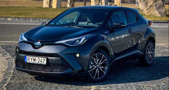 Csak hátra ne kelljen ülni – Toyota C-HR 1.8 Hybrid Executive