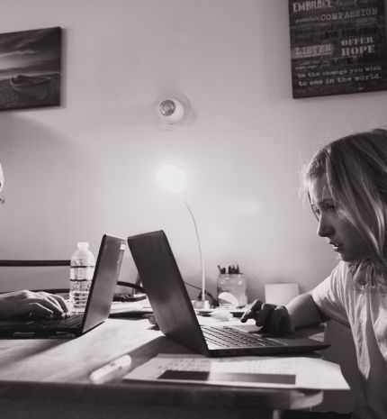 Már gyermekeink internetes zaklatására is köthetünk biztosítást