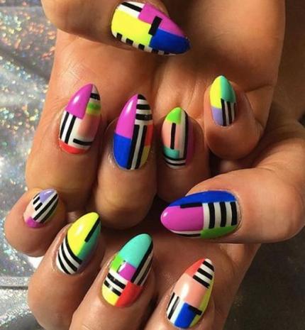 Top10: neon színű manikűr ötletek, melyek segítenek a nyárra hangolódni
