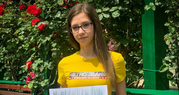 Autószínezéstől a művészetig – Beszélgetés Lázár Lottival