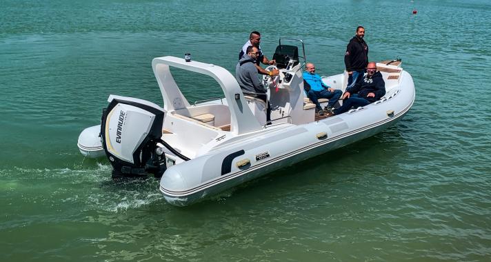 Kiss Norbi is vízre szállt – BRP Evinrude E-TECH G2 300 teszt