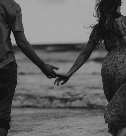 A nő nem egy férfi mellett lesz nő