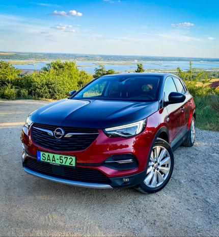 Melyik öltönyt válasszam?  - Opel Grandland X 4Hybrid