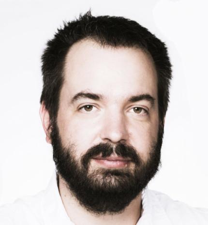 'Minden maszkban érkező néző, egy szerelmes levél a színházhoz' – interjú Dinyés Dániellel