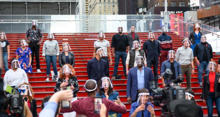 Újra együtt énekelt a Broadway közösség