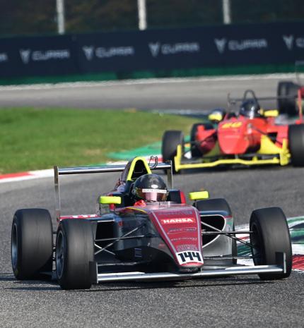 Évadzáró legendás olasz pályán