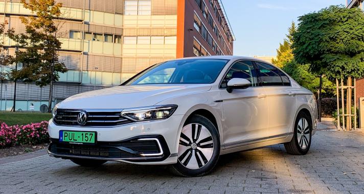 Nem kell kapkodni – Volkswagen Passat GTE