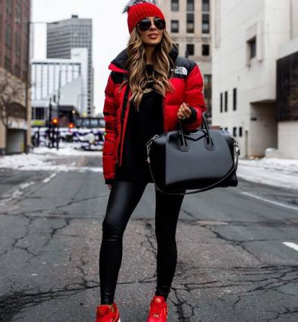 Stílusiskola: így viselj pirosat a téli szezonban