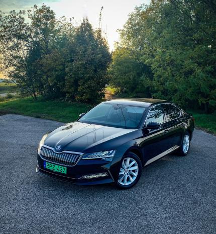 A környezetvédelmi miniszter – Skoda Superb iV Plug-in hybrid
