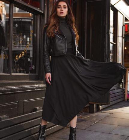Divat & Stílus - Stílusiskola: így viselj télen fekete szoknyákat