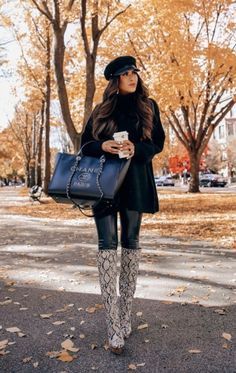 Stílusiskola: így viselj kígyóbőr mintás darabokat