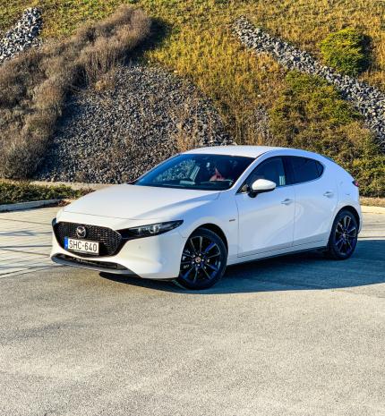 Érzelem és értelem – Mazda 3 100th Anniversary SkyactiveX G-180