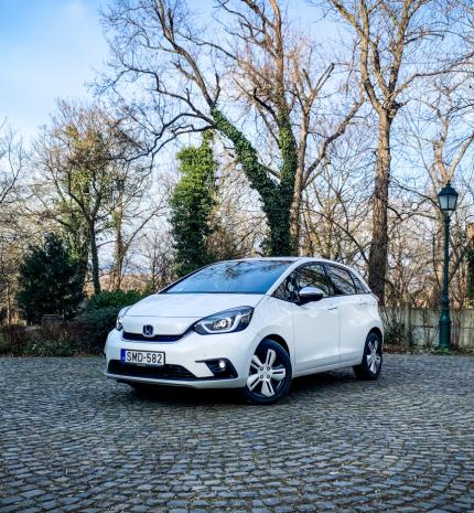 A divattal szemben – Honda Jazz e:HEV
